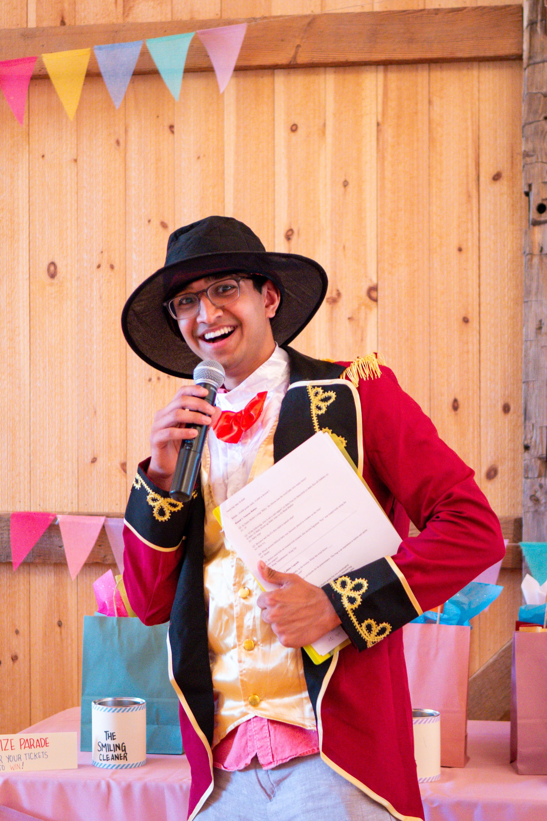 Mundi Mo as Master of Ceremonies
