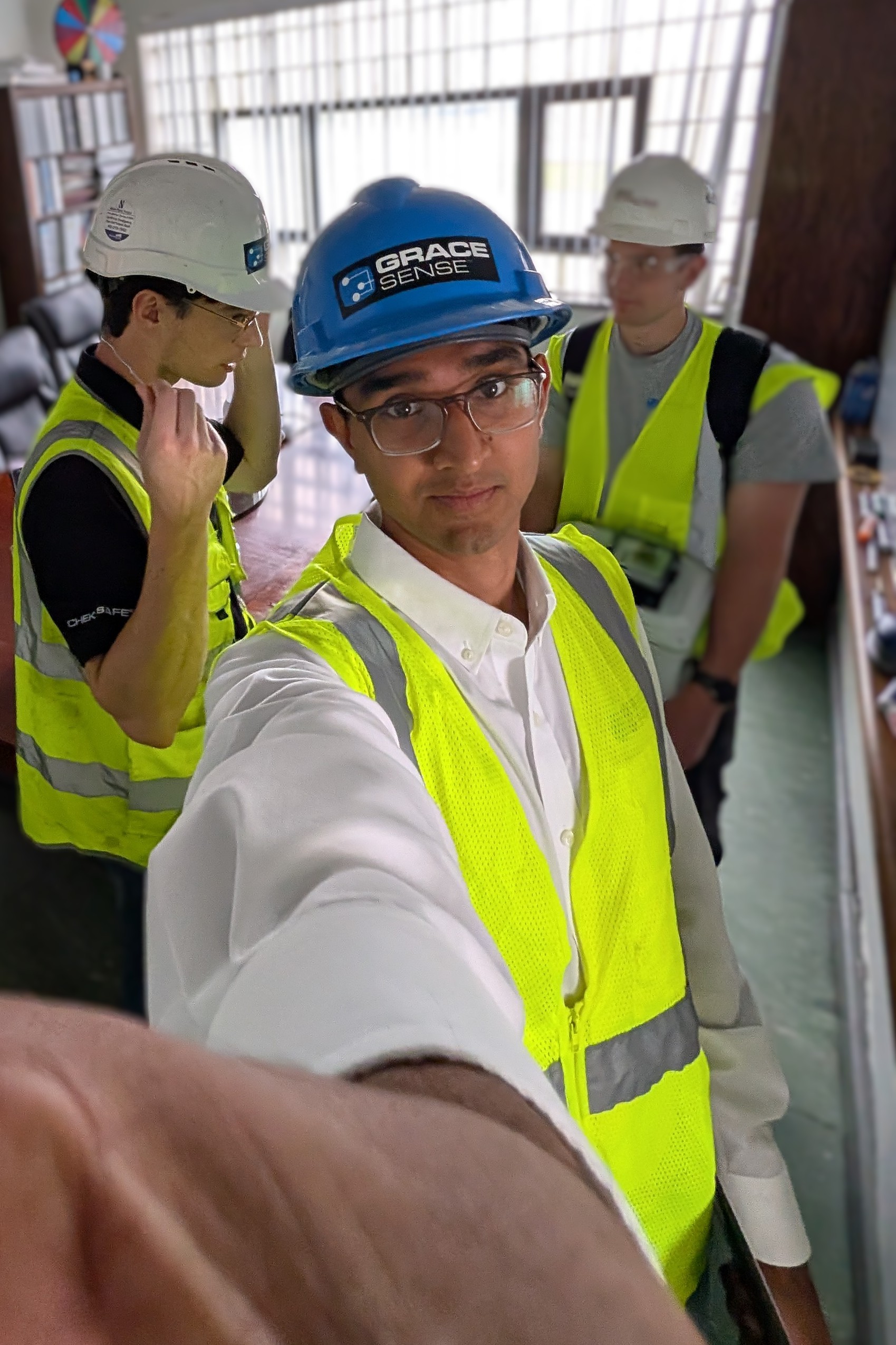 Mundi Mo as Engineer
